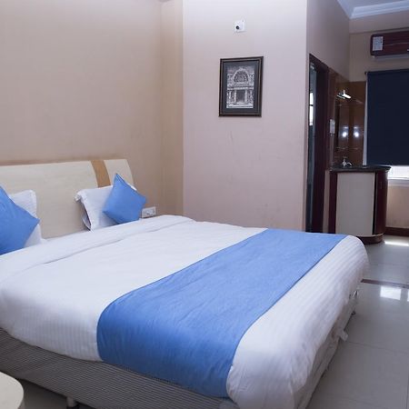Oyo 3345 Shubham Beach Hotel Puri Esterno foto