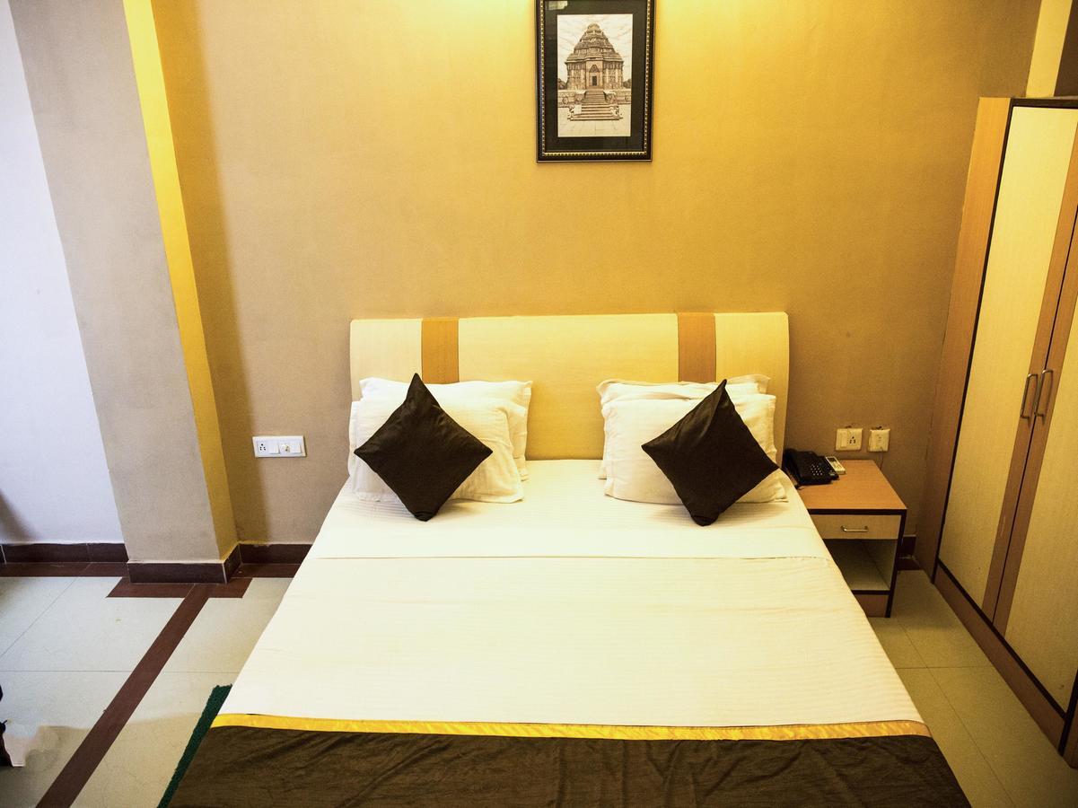 Oyo 3345 Shubham Beach Hotel Puri Esterno foto