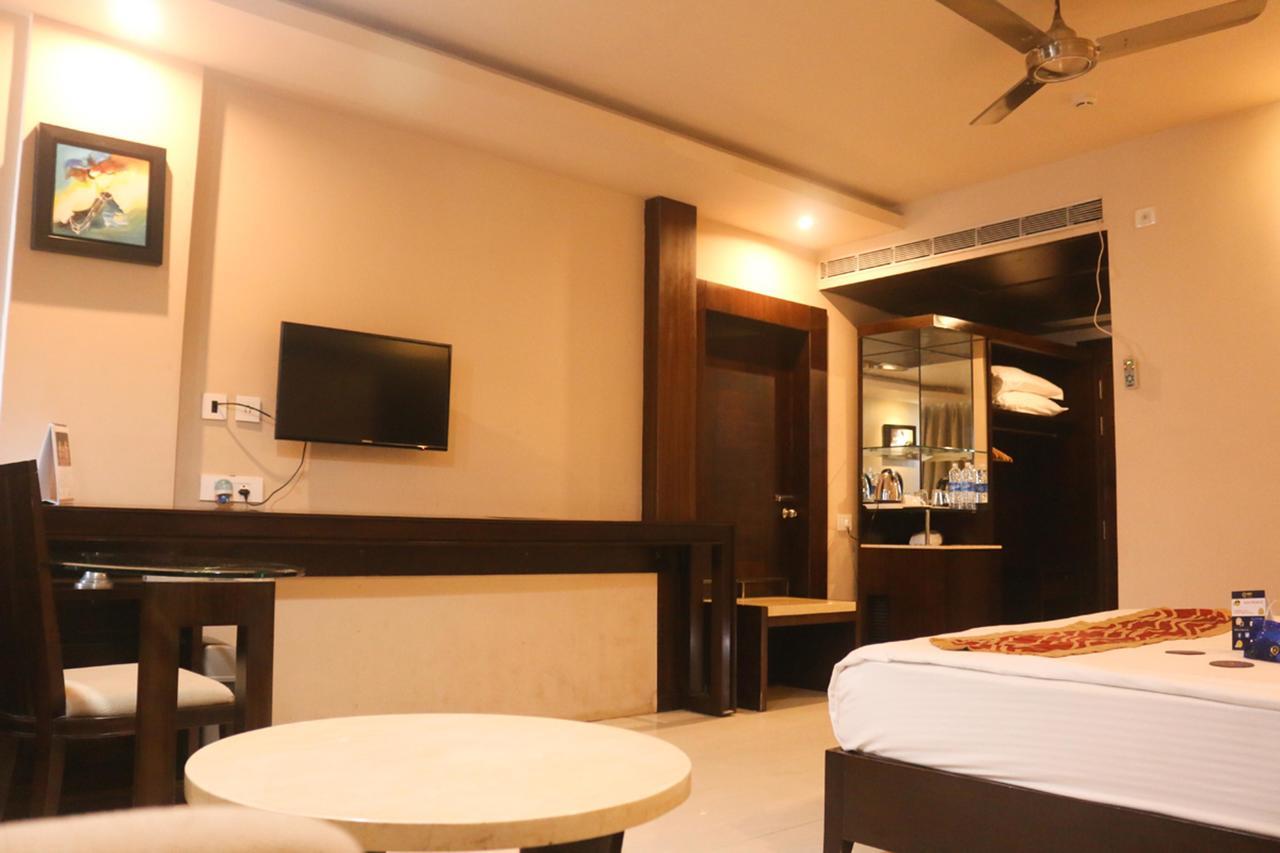 Oyo 3345 Shubham Beach Hotel Puri Esterno foto