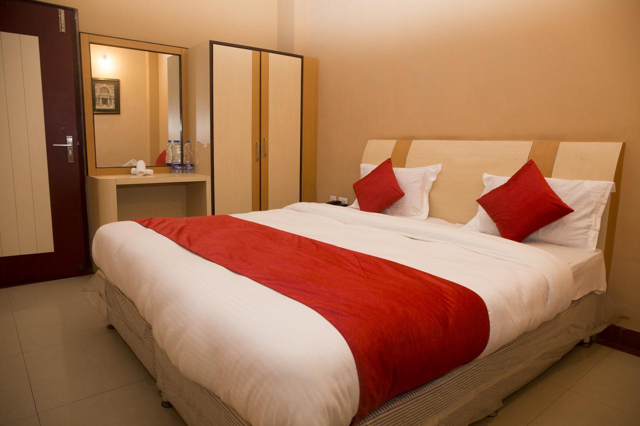 Oyo 3345 Shubham Beach Hotel Puri Esterno foto