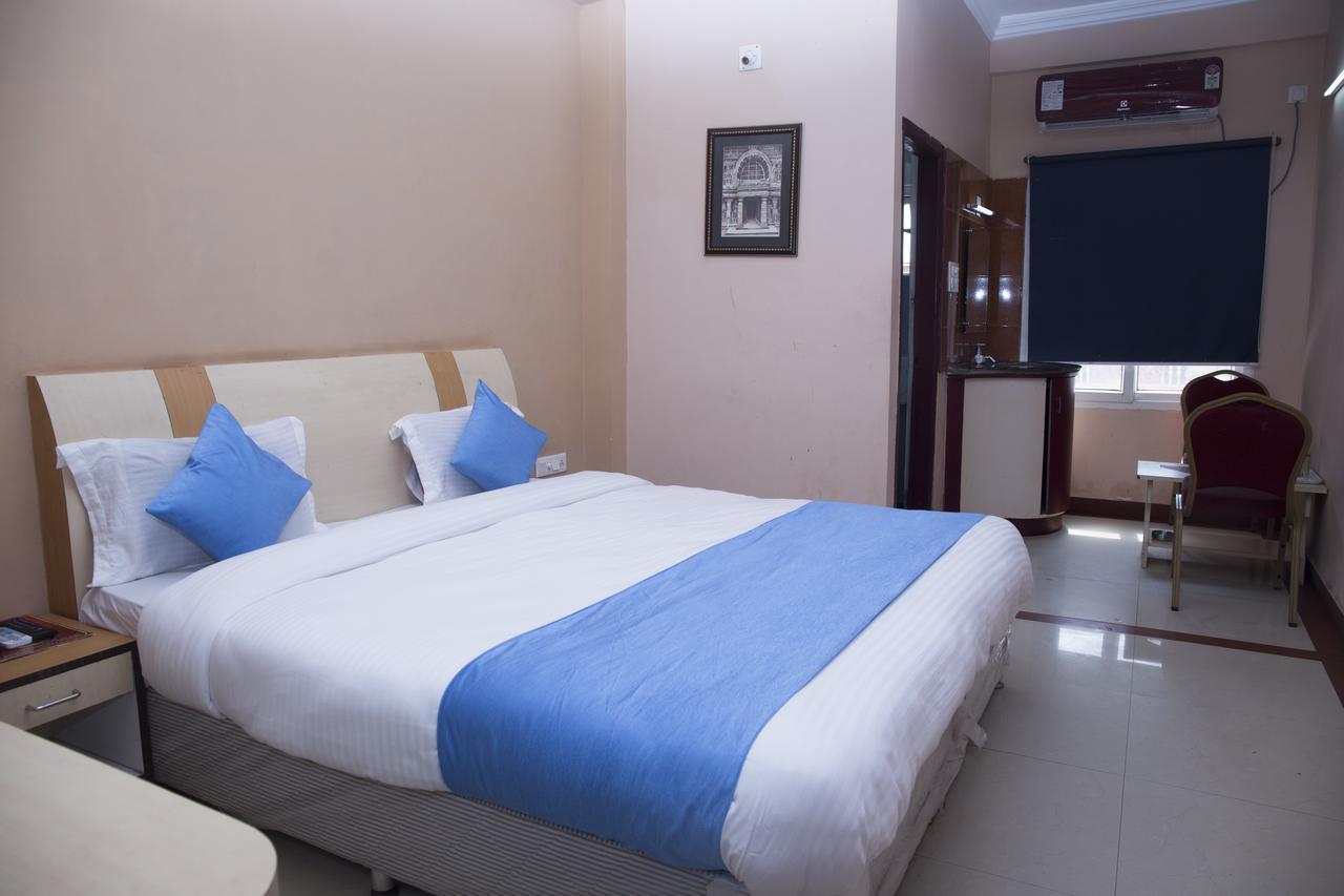 Oyo 3345 Shubham Beach Hotel Puri Esterno foto