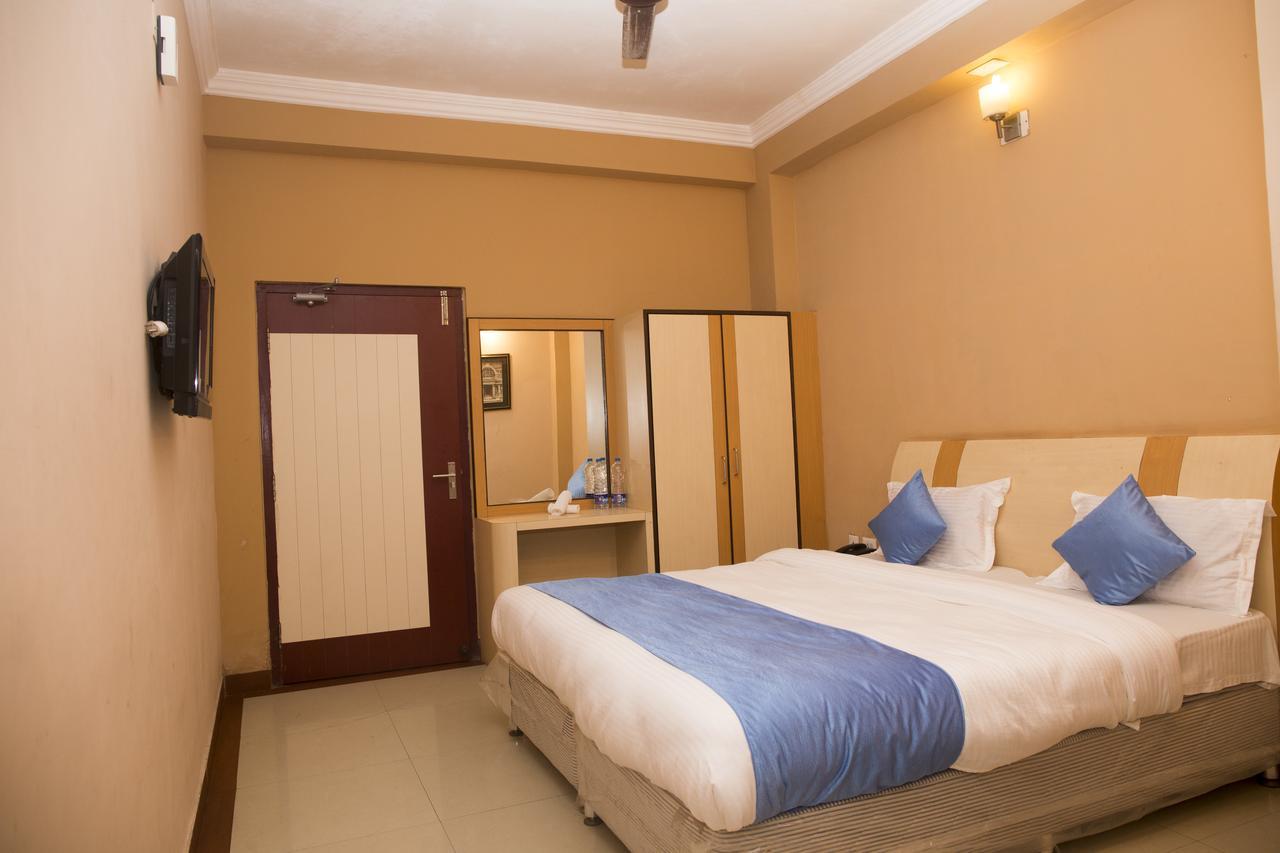 Oyo 3345 Shubham Beach Hotel Puri Esterno foto